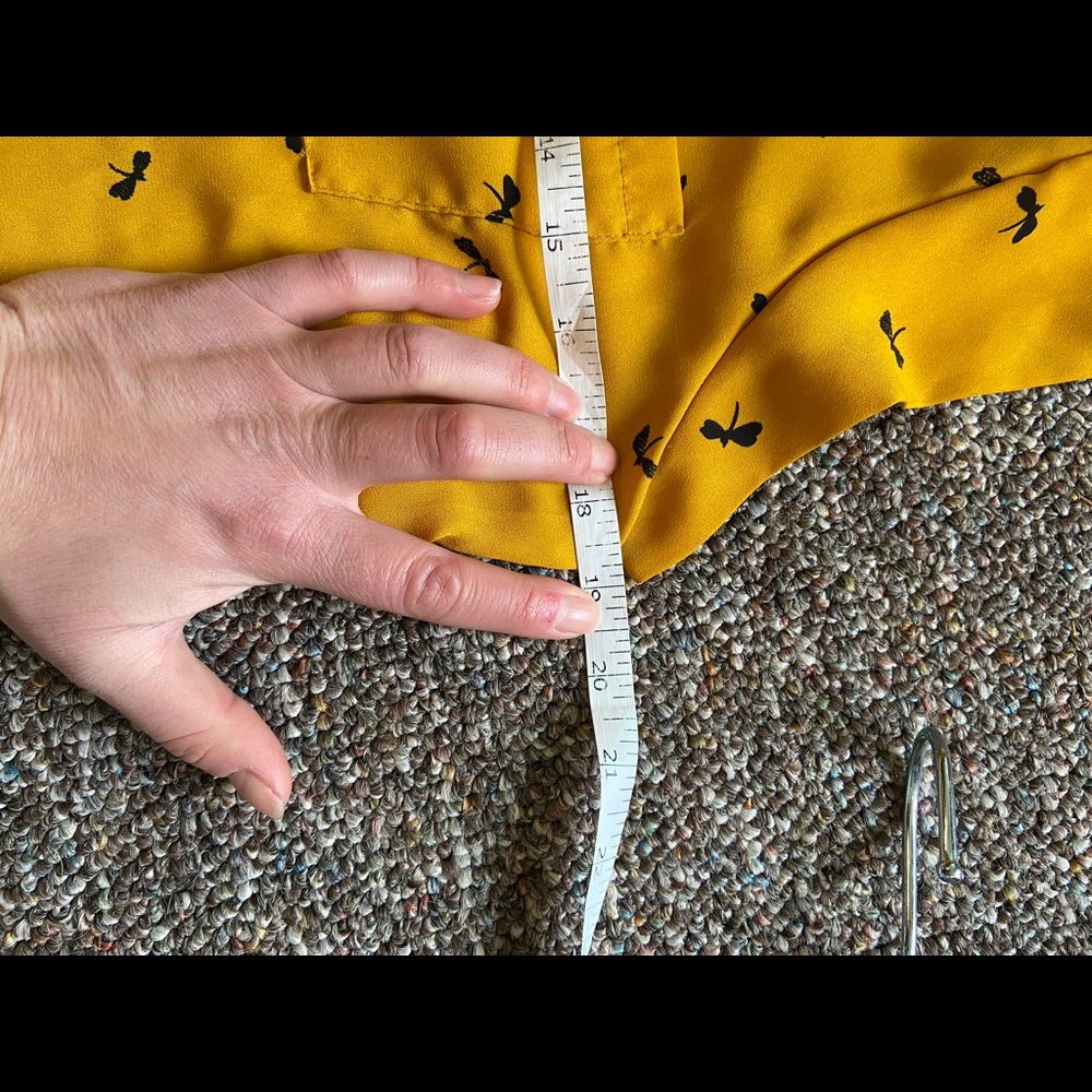 Yellow blouse - Picture 3 of 3